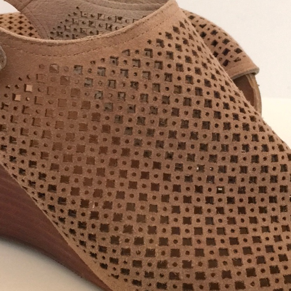Sudini “Aly” Taupe Sling Back dress Wedge Perforated Suede Sandal Sz 10 NIB - Picture 12 of 15